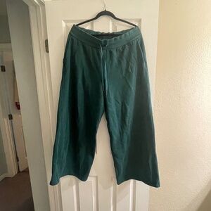 Lululemon Scuba Mid-Rise Wide-Leg Pant – Size XL (Regular)